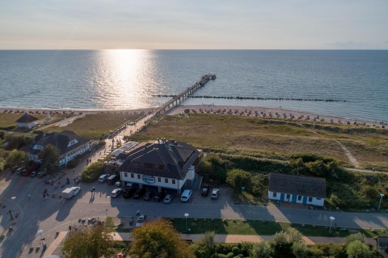 Moby Dick Hotel & Ferienwohnungen Wustrow  Exteriör bild